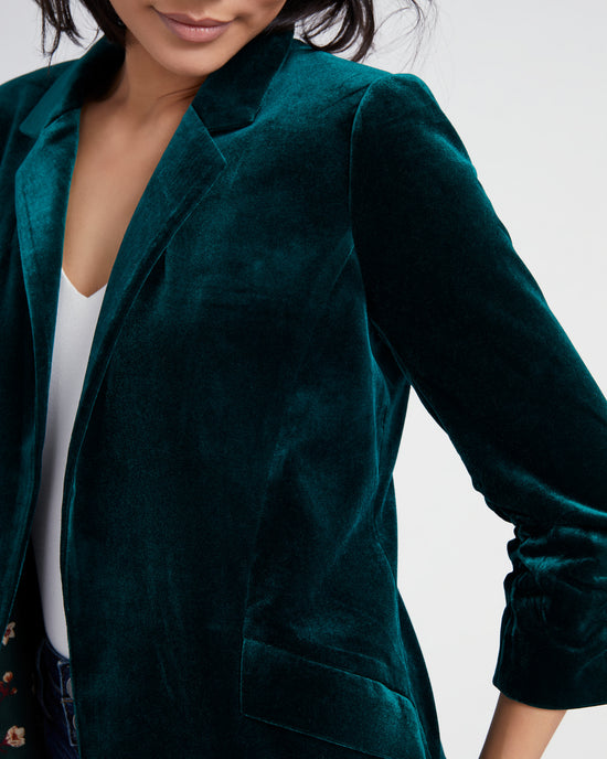 Hunter Green $|& Skies Are Blue Velvet Blazer - SOF Detail