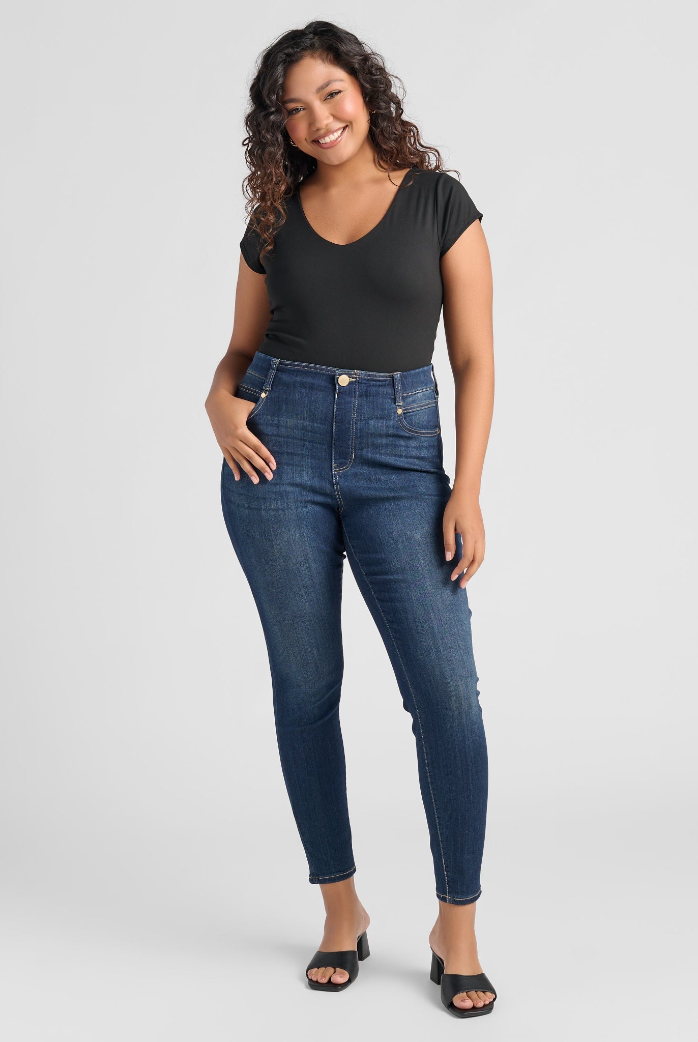 Payette $|& Liverpool Gia Glider - SOF Full Front