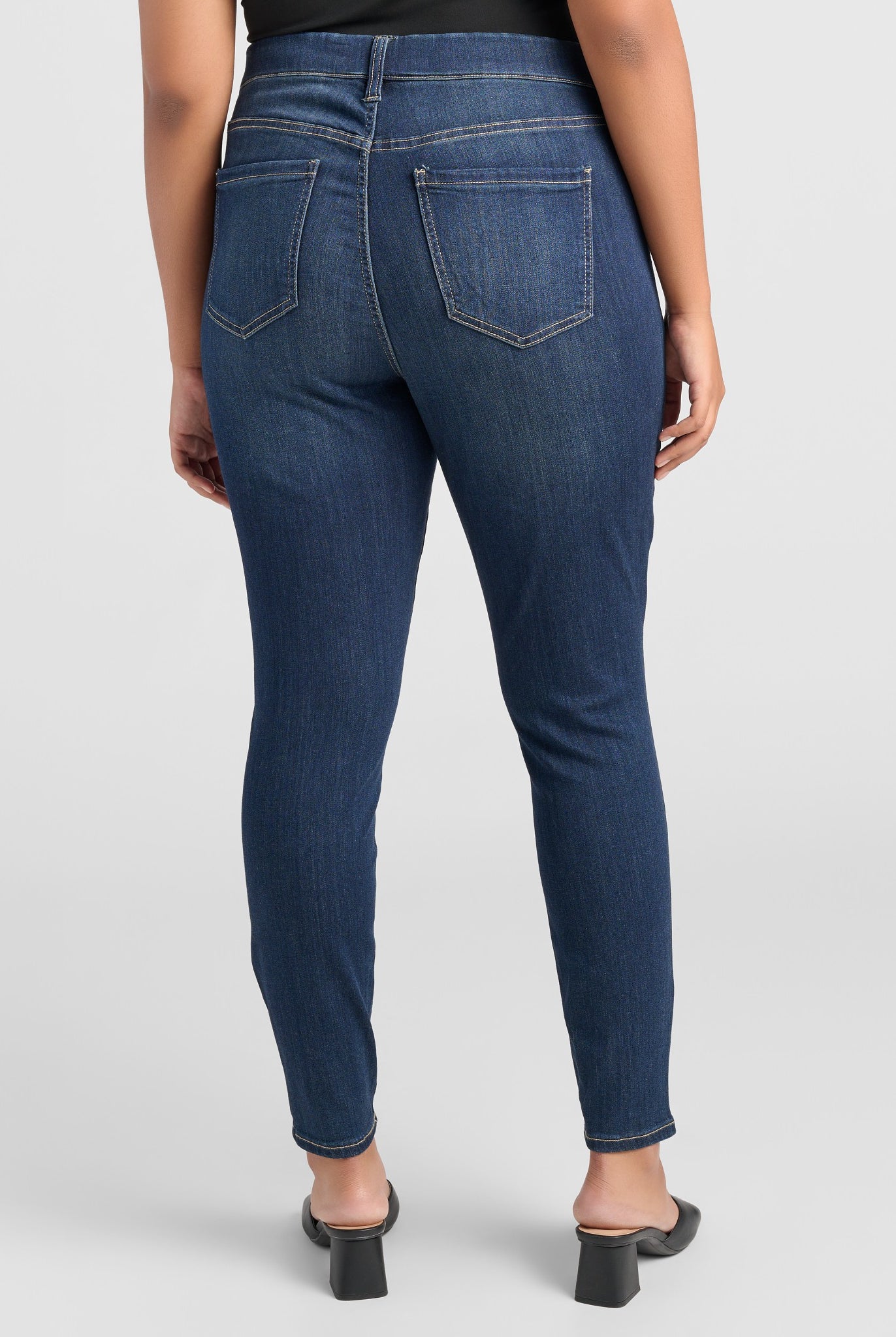 Payette $|& Liverpool Gia Glider - SOF Back