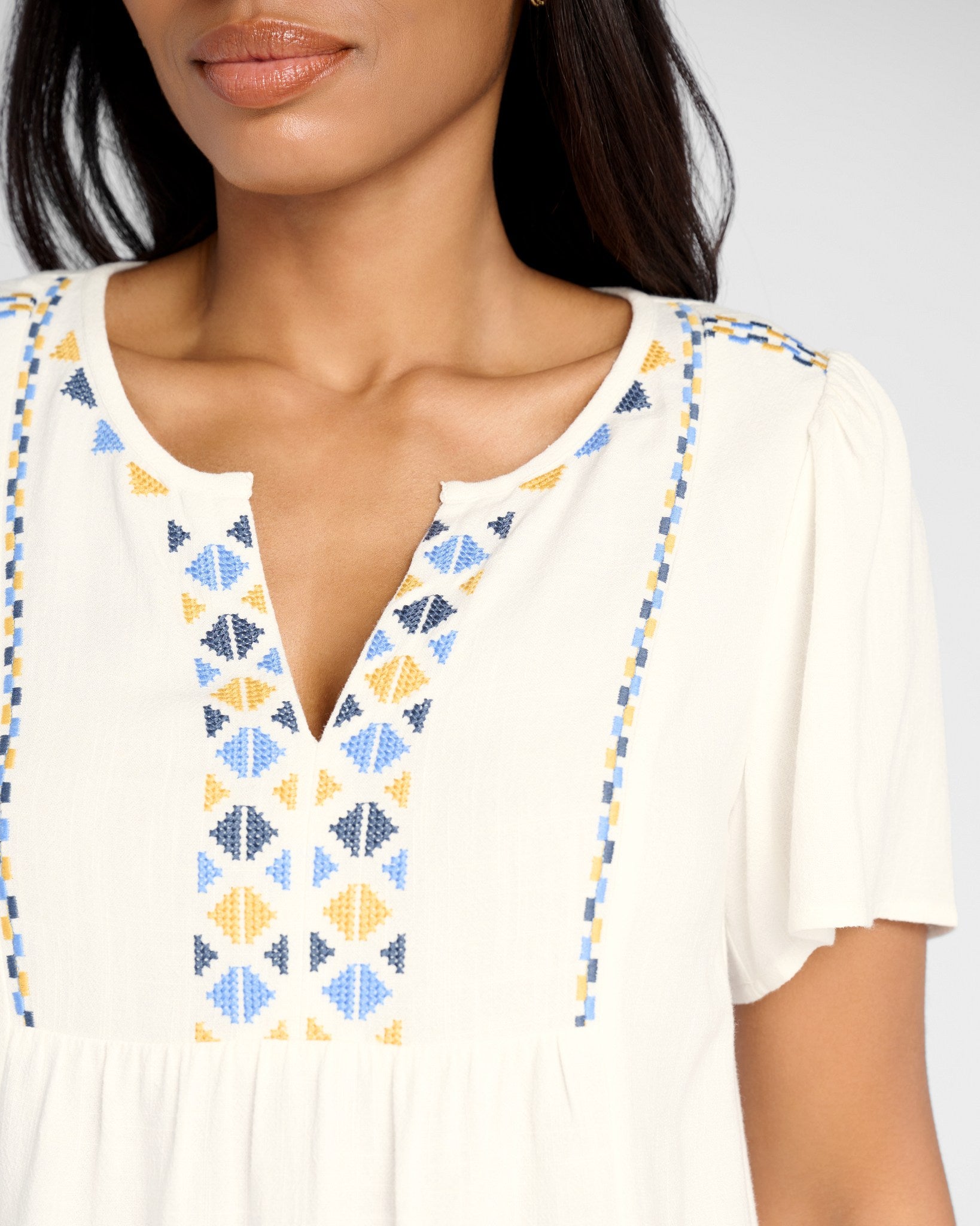 White $|& Skies Are Blue Embroidered Short Sleeve Top - SOF Detail