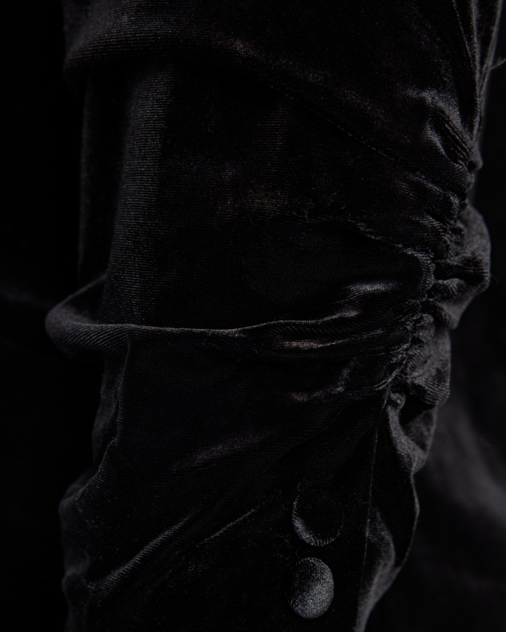 Black $|& Skies Are Blue Ruched Sleeve Velvet Blazer - SOF Detail