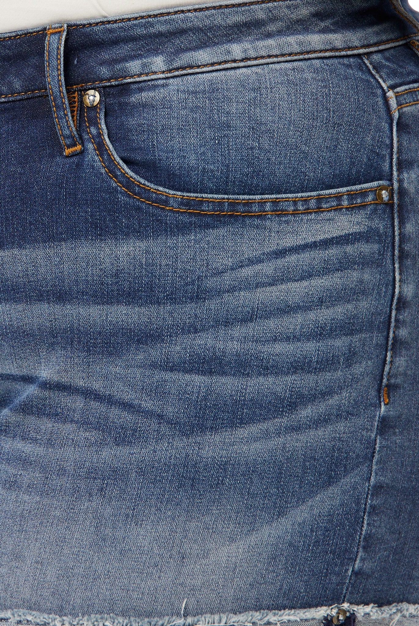 Medium Wash 7" $|& Vigoss Marley Roll Cuff Short - SOF Detail