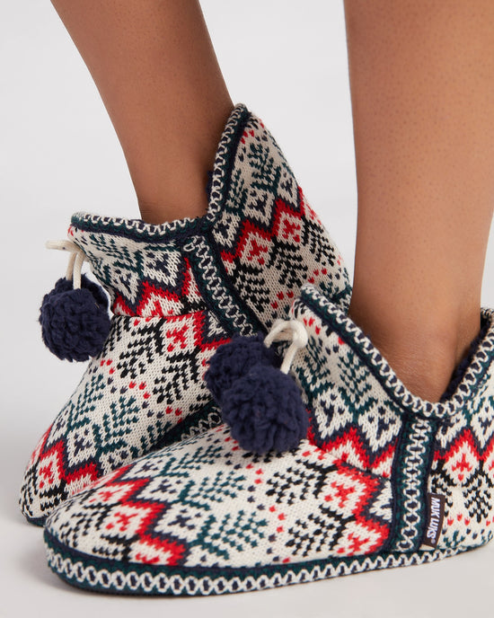 Vanilla/Navy $|& MUK LUKS Amira Slipper Bootie - SOF Detail