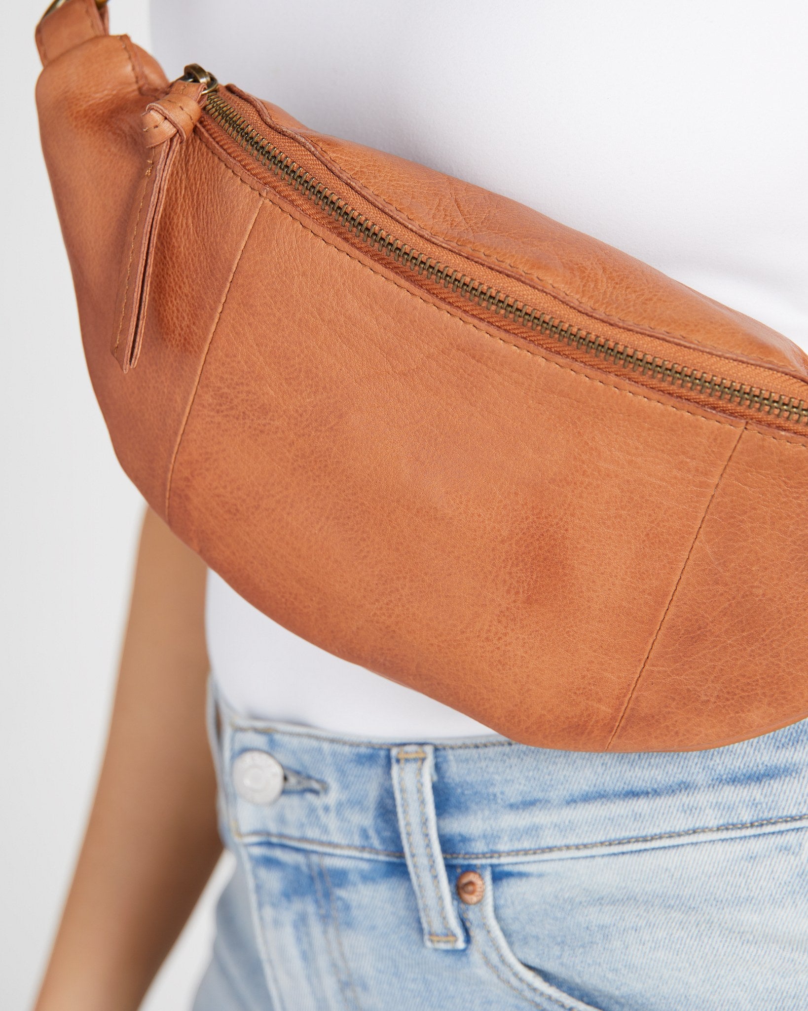 Saddle $|& Day & Mood That Bumbag - SOF Detail