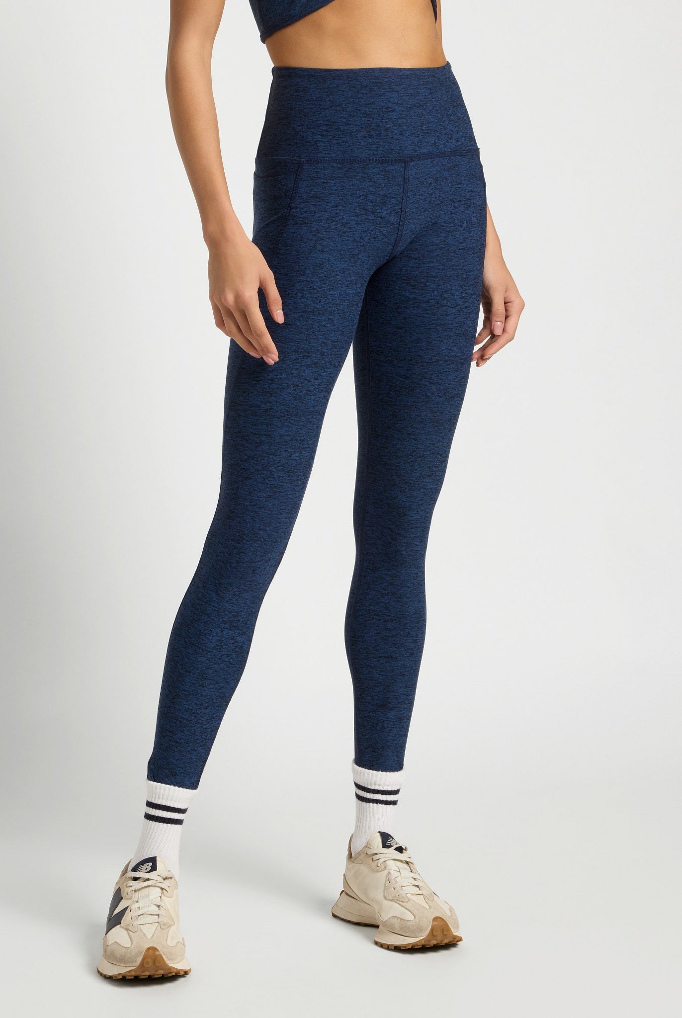 Iris Black $|& Interval FlowHeather Sculpt Pocket Legging - SOF Front