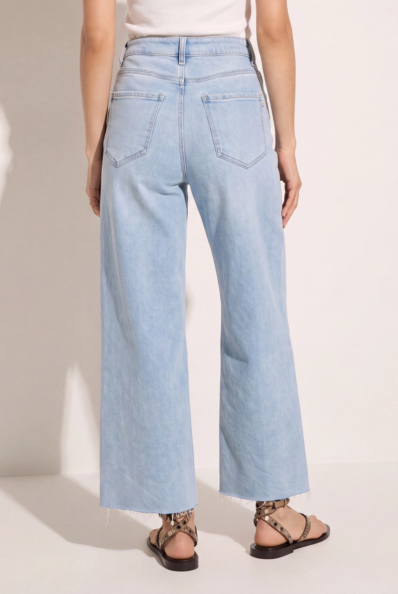 Light Wash $|& SEAS Joni Wide Leg Jeans - SOF Side