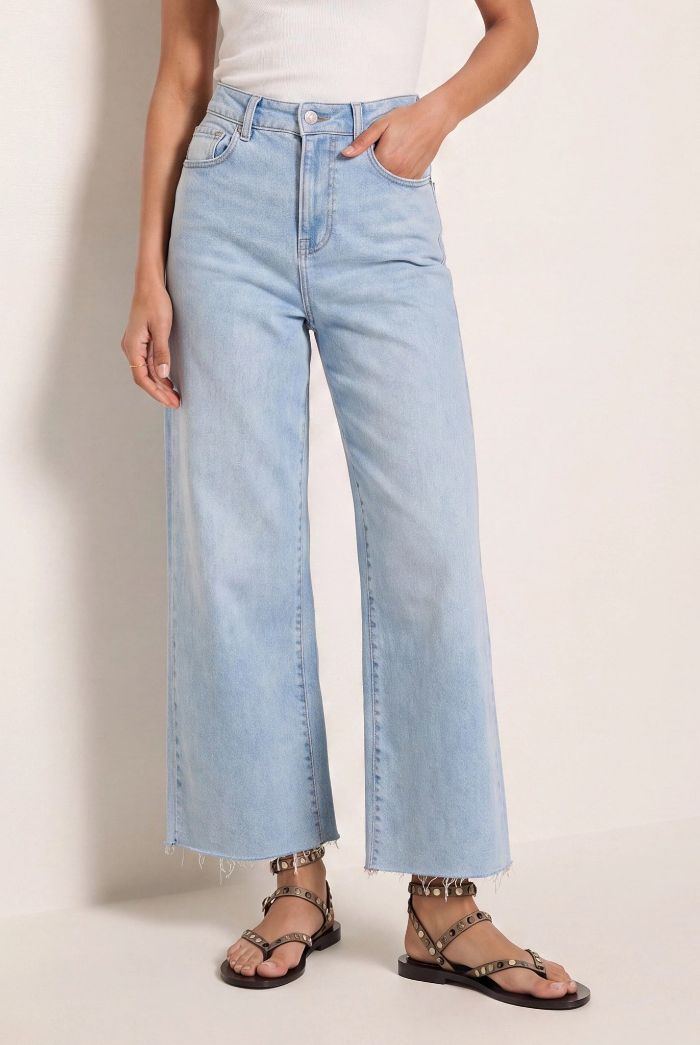 Light Wash $|& SEAS Joni Wide Leg Jeans - SOF Front