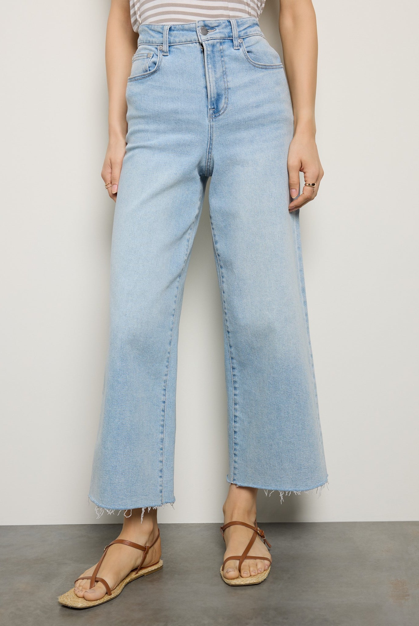 Light Wash $|& SEAS Joni Wide Leg Jeans - SOF Front