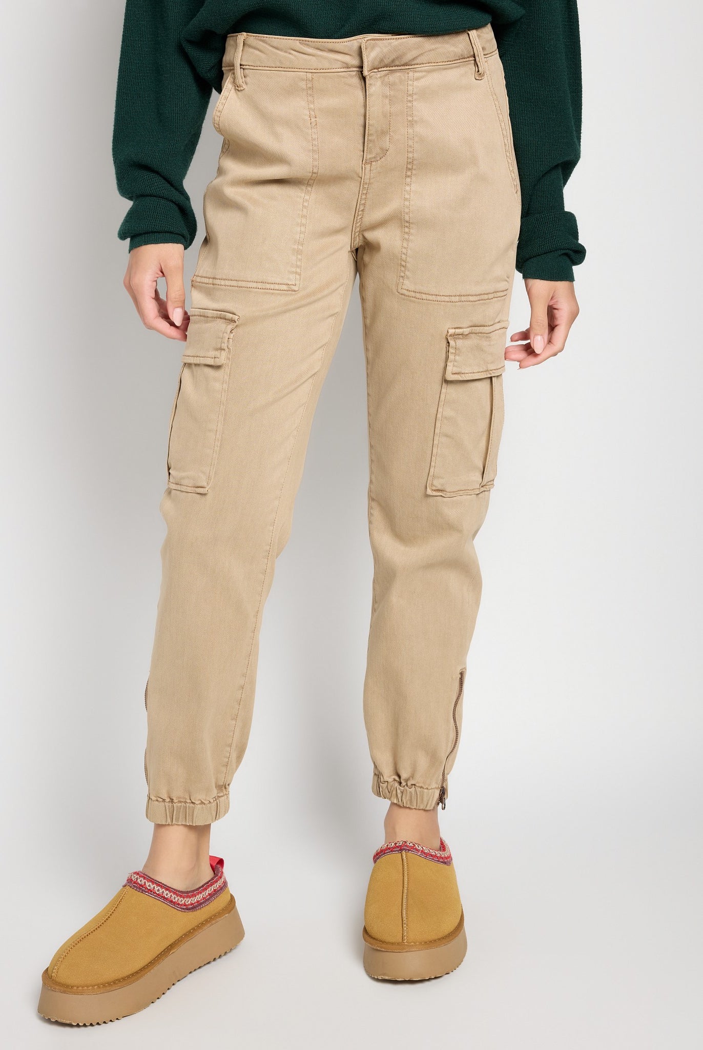 Nomad $|& Herizon Niki Cargo Pant - SOF Front