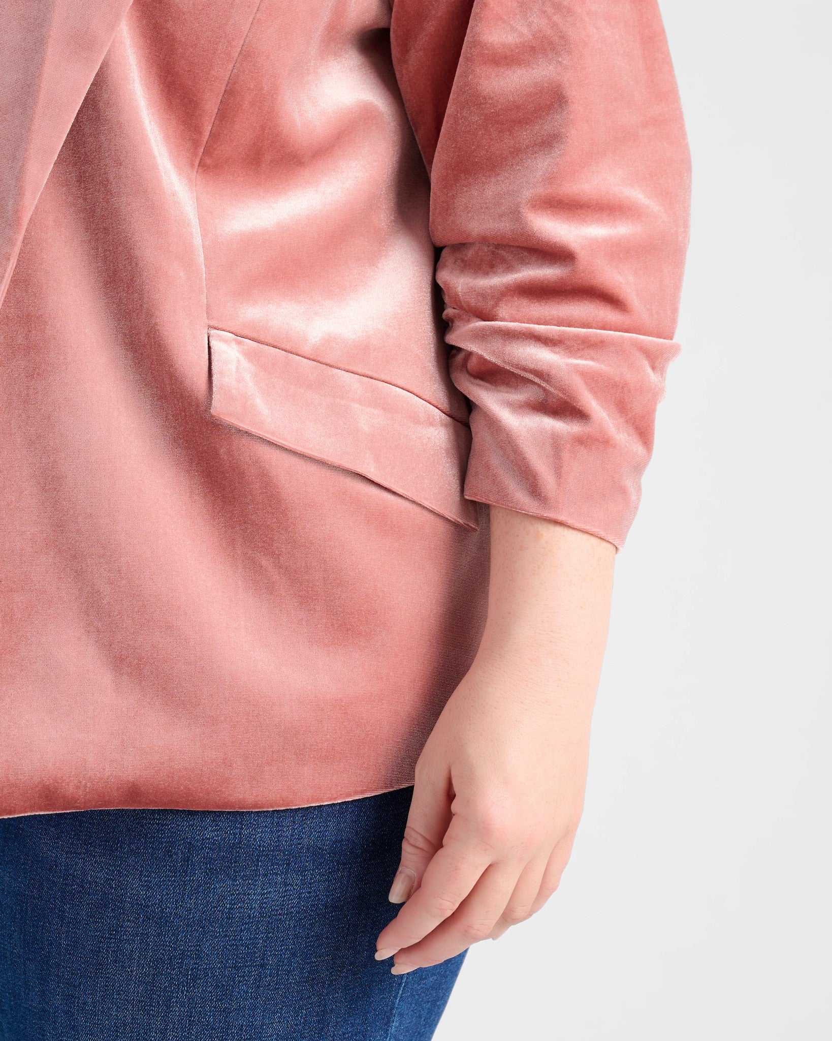 Dusty Rose $|& Skies Are Blue Ruched Sleeve Velvet Blazer - SOF Detail