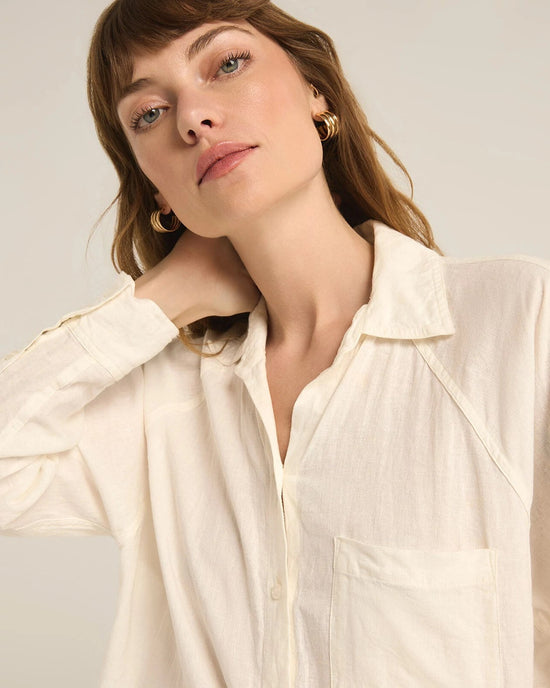 White $|& Z Supply The Perfect Linen Top - VOF Detail