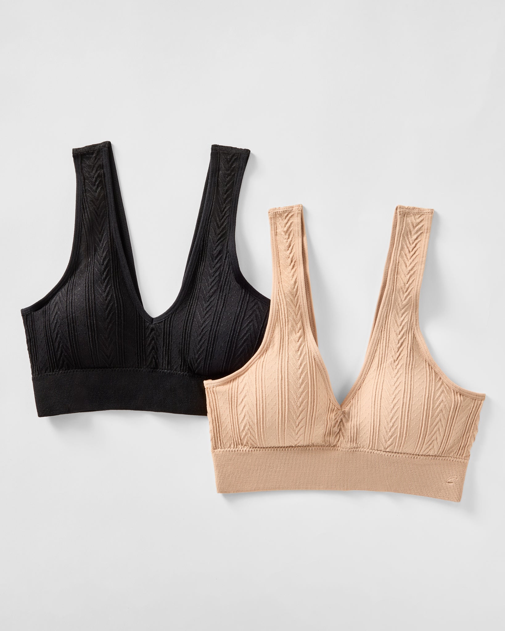 Black/Porcelain $|& Capezio Textured V-Neck Bra 2 Pack - Hanger Detail