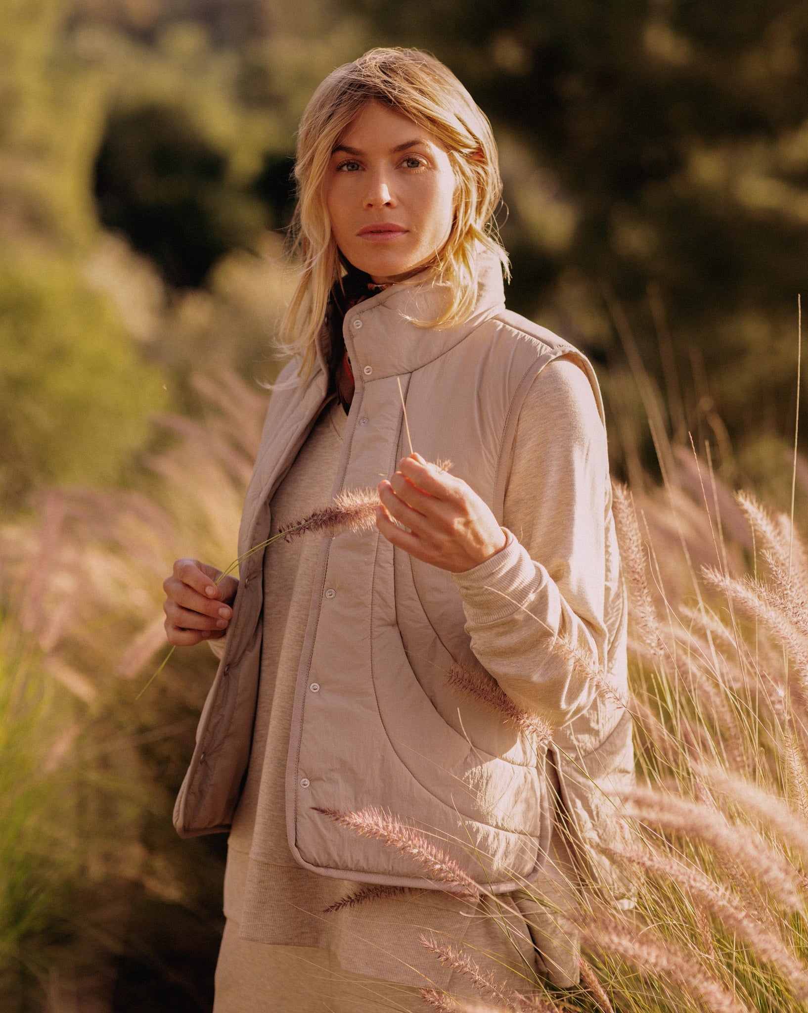 Sand $|& Interval Voyager Light Weight Puffer Vest - SOF Side