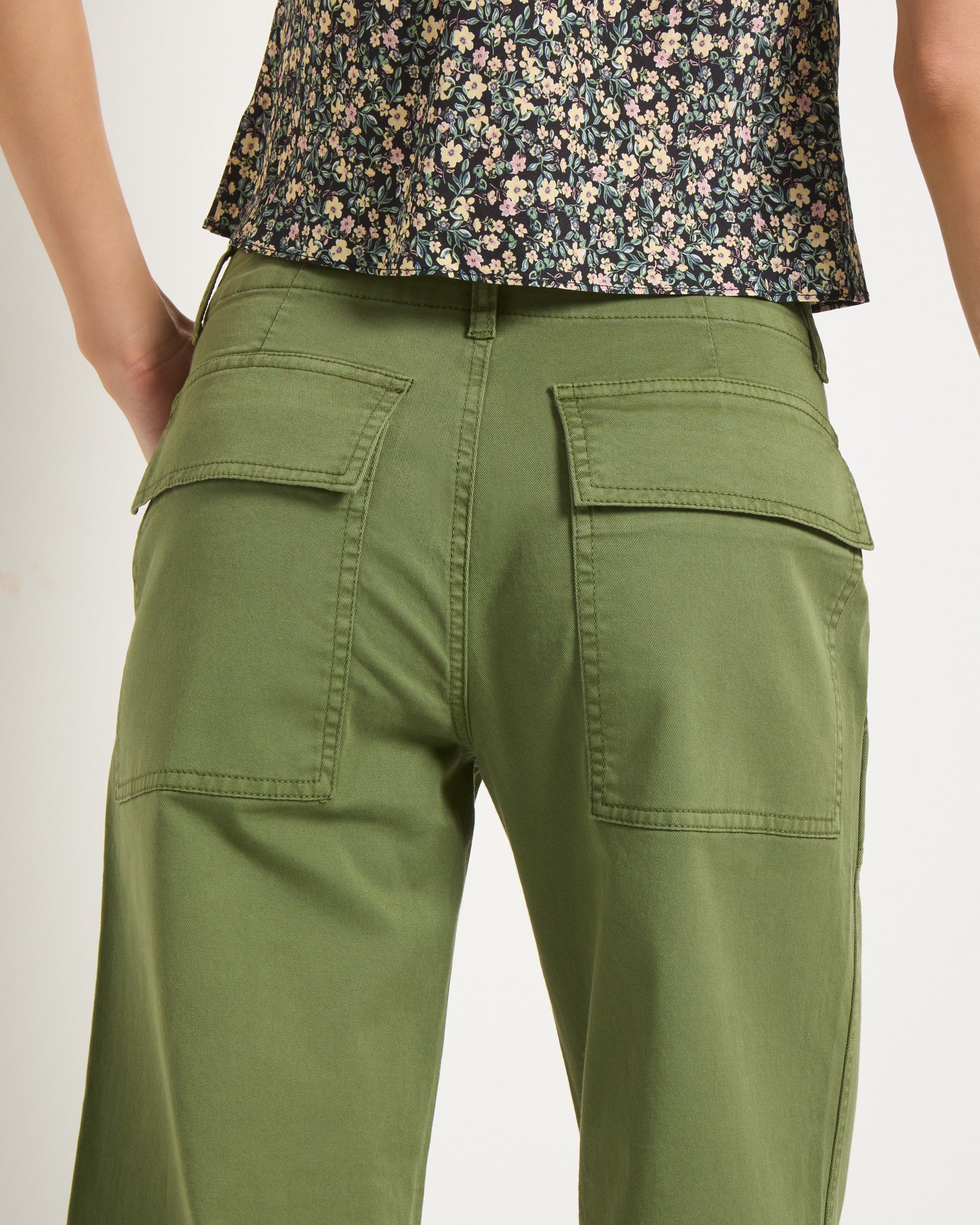 Matcha $|& SEAS Bungalow Cuffed Twill Utility Pant - VOF Front
