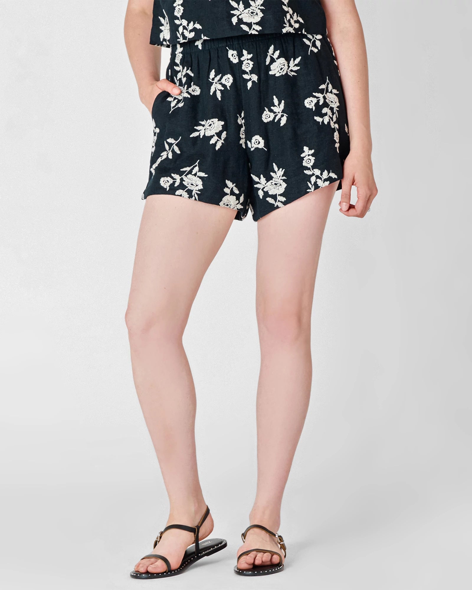 Black/Ivory Floral $|& Black Tape Embroidered Pull On Short - VOF Detail