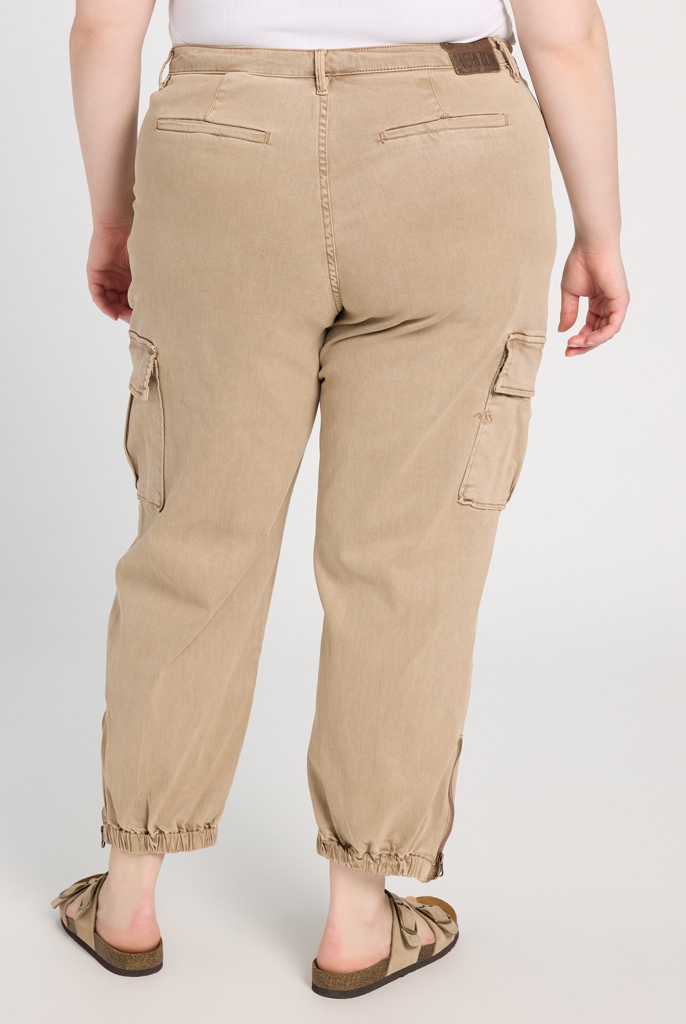Nomad $|& Herizon Niki Cargo Pant - SOF Back