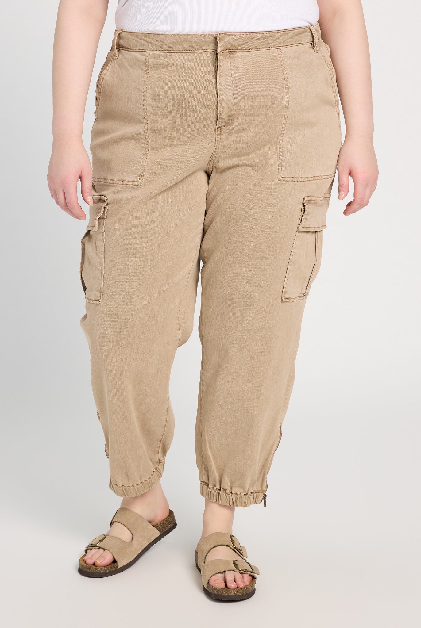 Nomad $|& Herizon Niki Cargo Pant - SOF Front