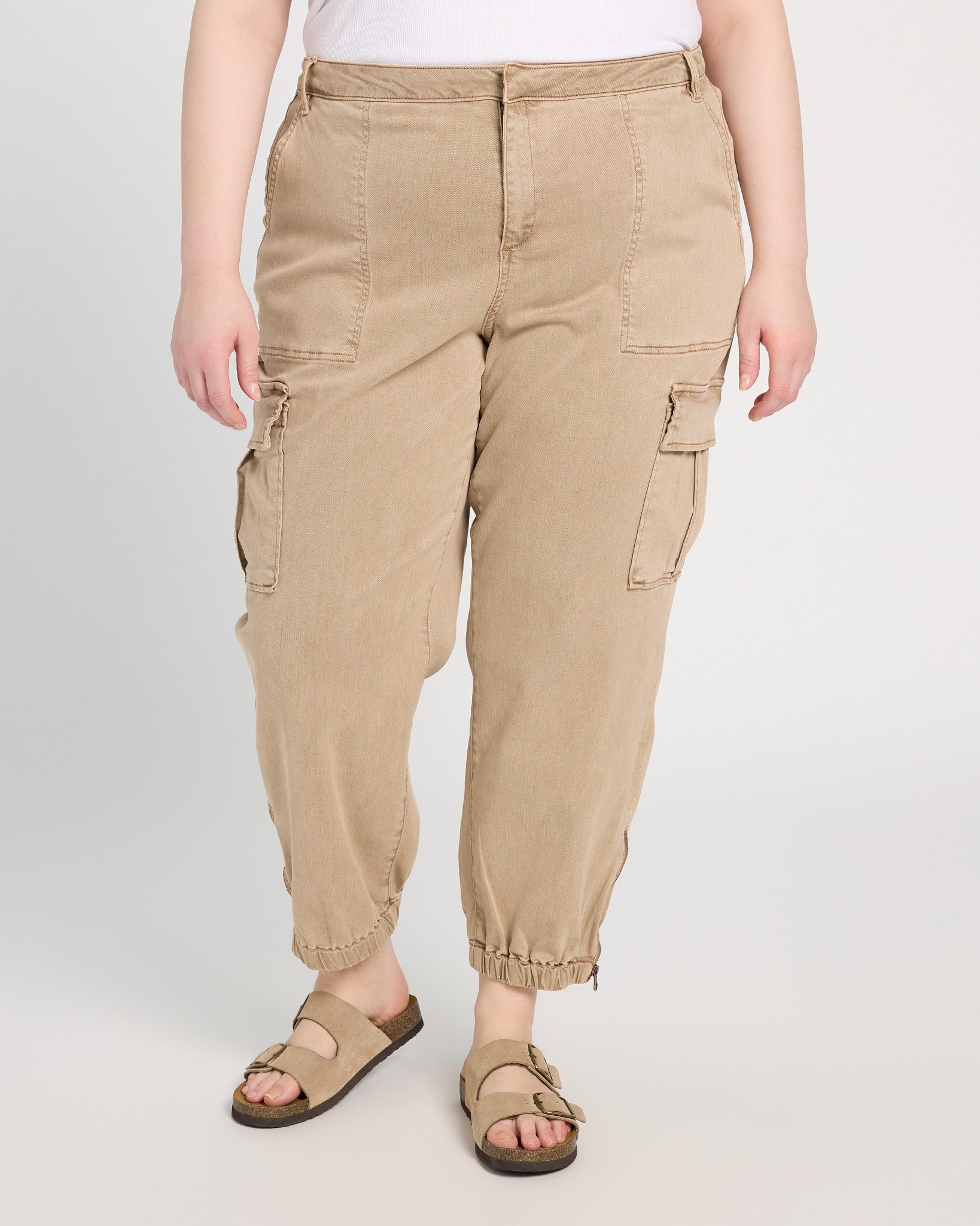 Nomad $|& Herizon Niki Cargo Pant - SOF Front