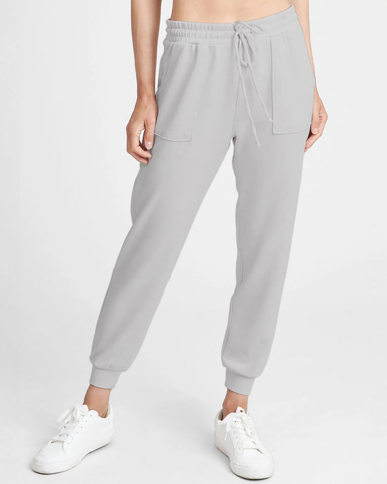 Heather Grey $|& Thrive Société Patch Pocket Lounge Jogger - VOF Detail