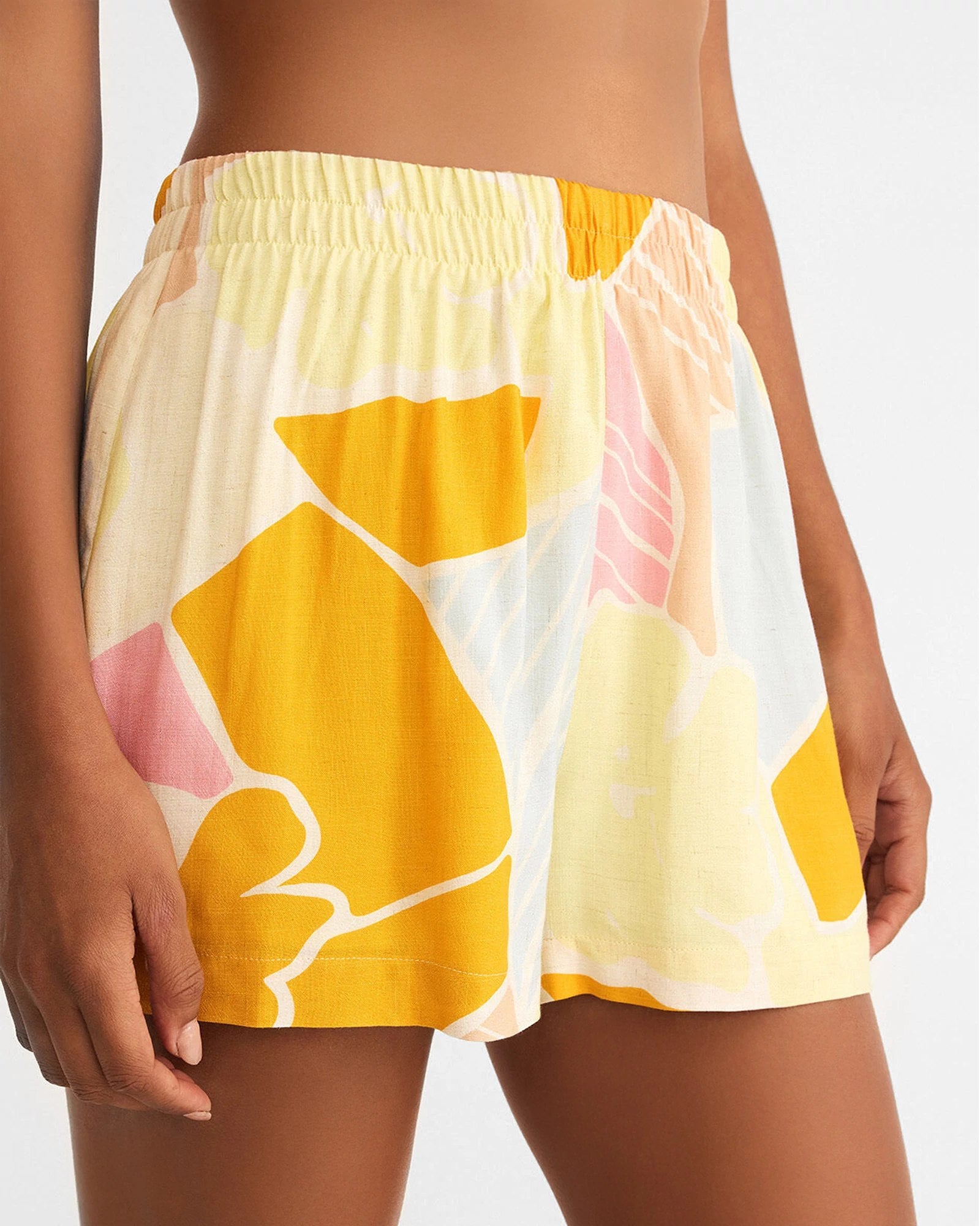 Mellow Yellow $|& Z Supply Scout Riviera Linen Short - Hanger Back