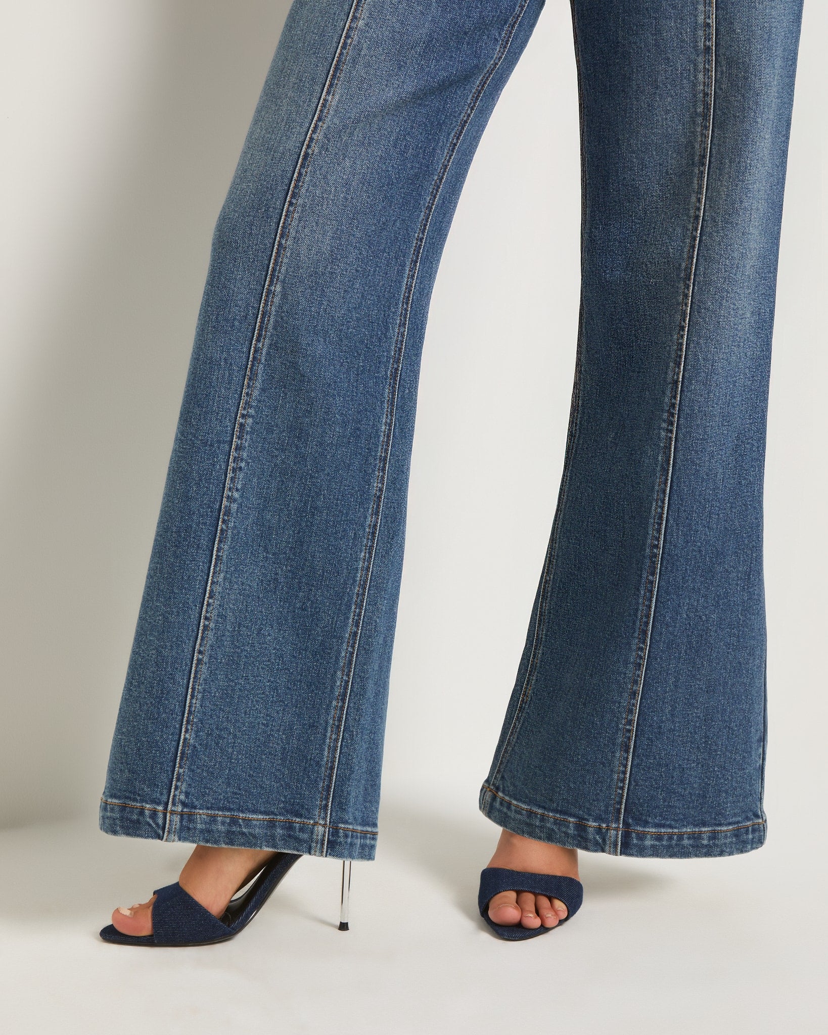 Storm $|& SEAS Nomad Flare Jean - VOF Front