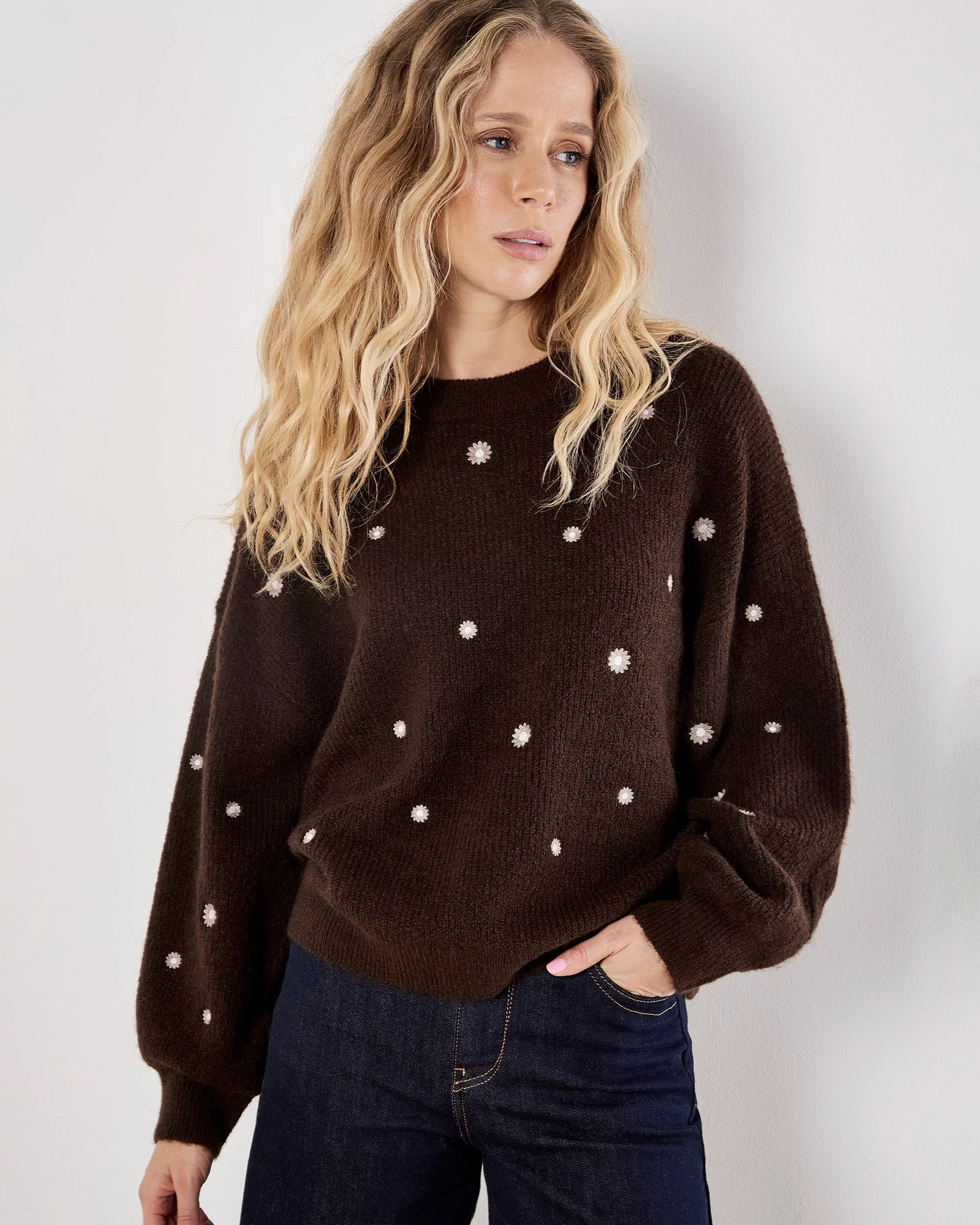 Brown $|& Apricot Daisy Embroidered Ribbed Sweater - VOF Detail