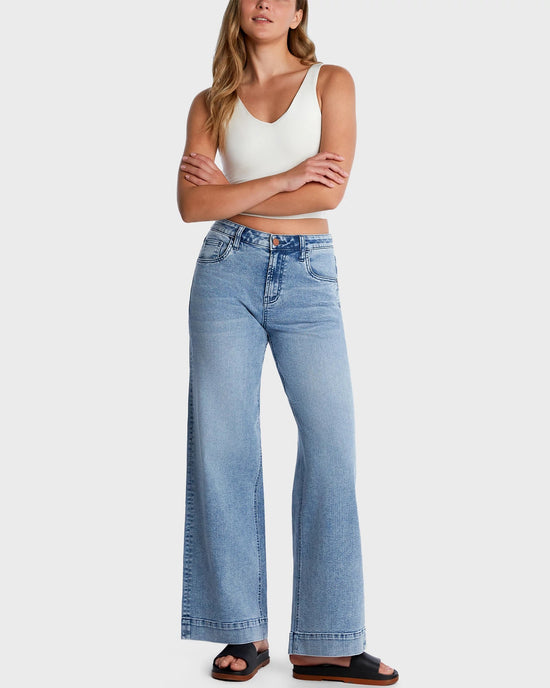 Marina Blue $|& Hint of Blu Mighty Mid Rise Wide Leg Jeans - VOF Detail