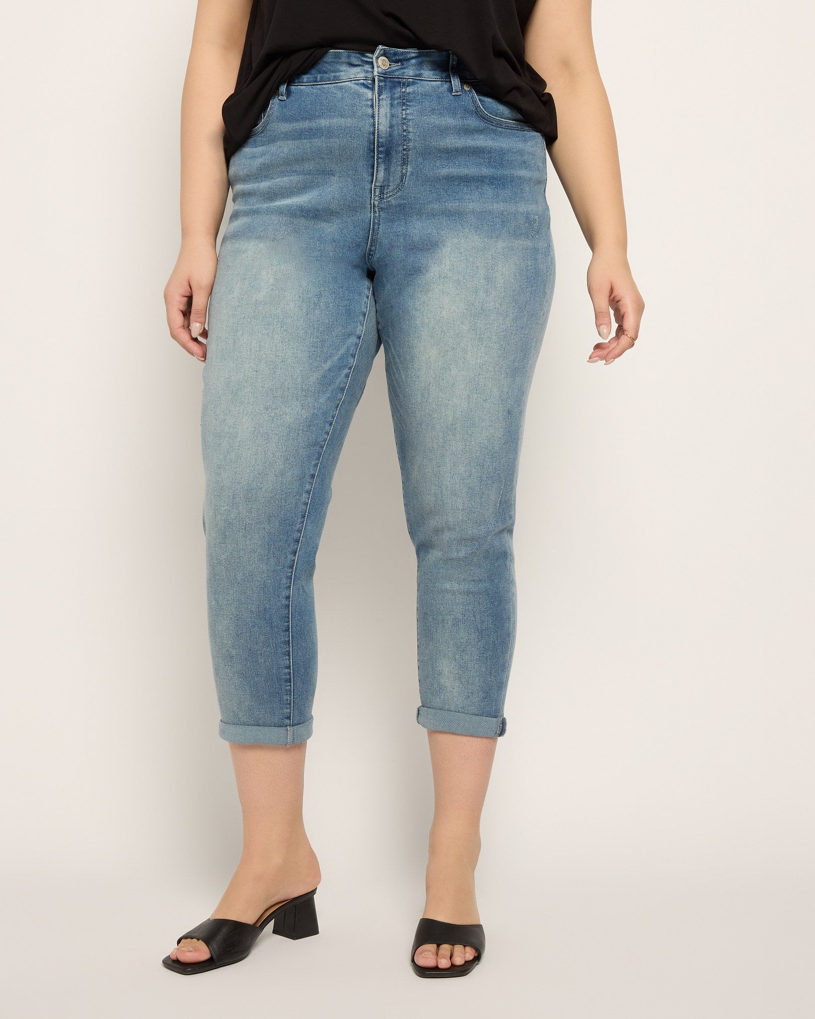 Medium Wash $|& SEAS Cyndi Cuffed Ankle Skinny Jeans - SOF Front