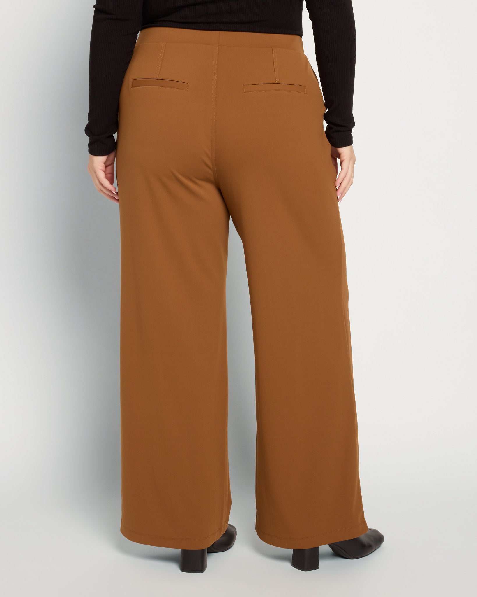 Chocolate $|& Bobeau Pleat Pant with Pockets - SOF Back