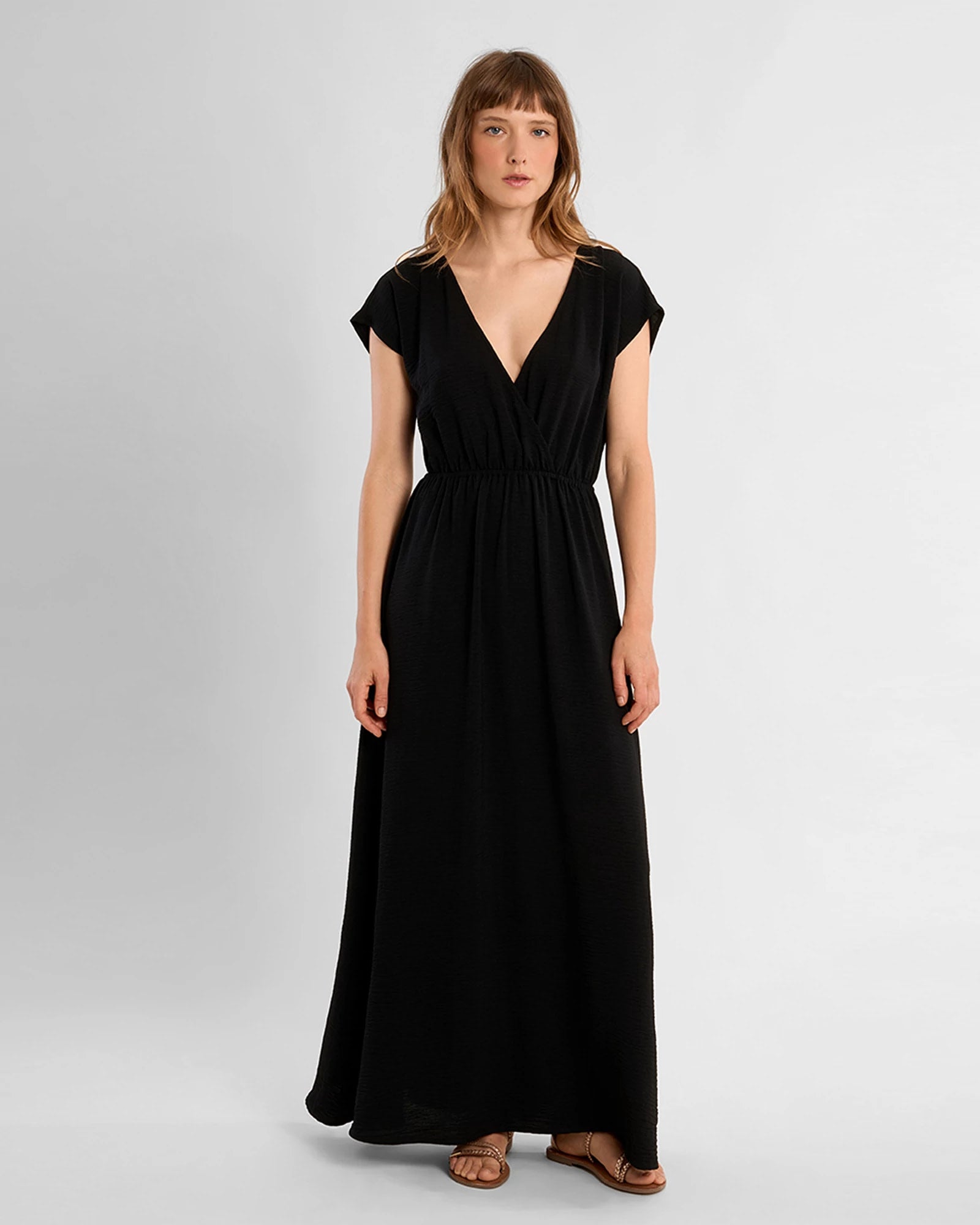 Black $|& Molly Bracken Solid Short Sleeve Wrap Dress - VOF Detail