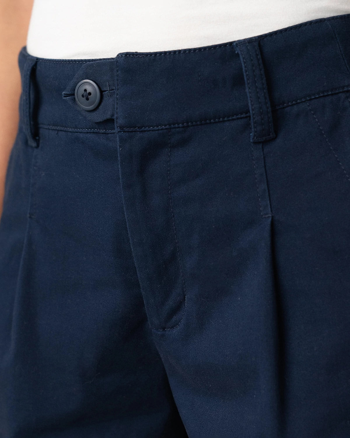 Deep Midnight $|& Liverpool Pleated Trouser Short - Hanger Back