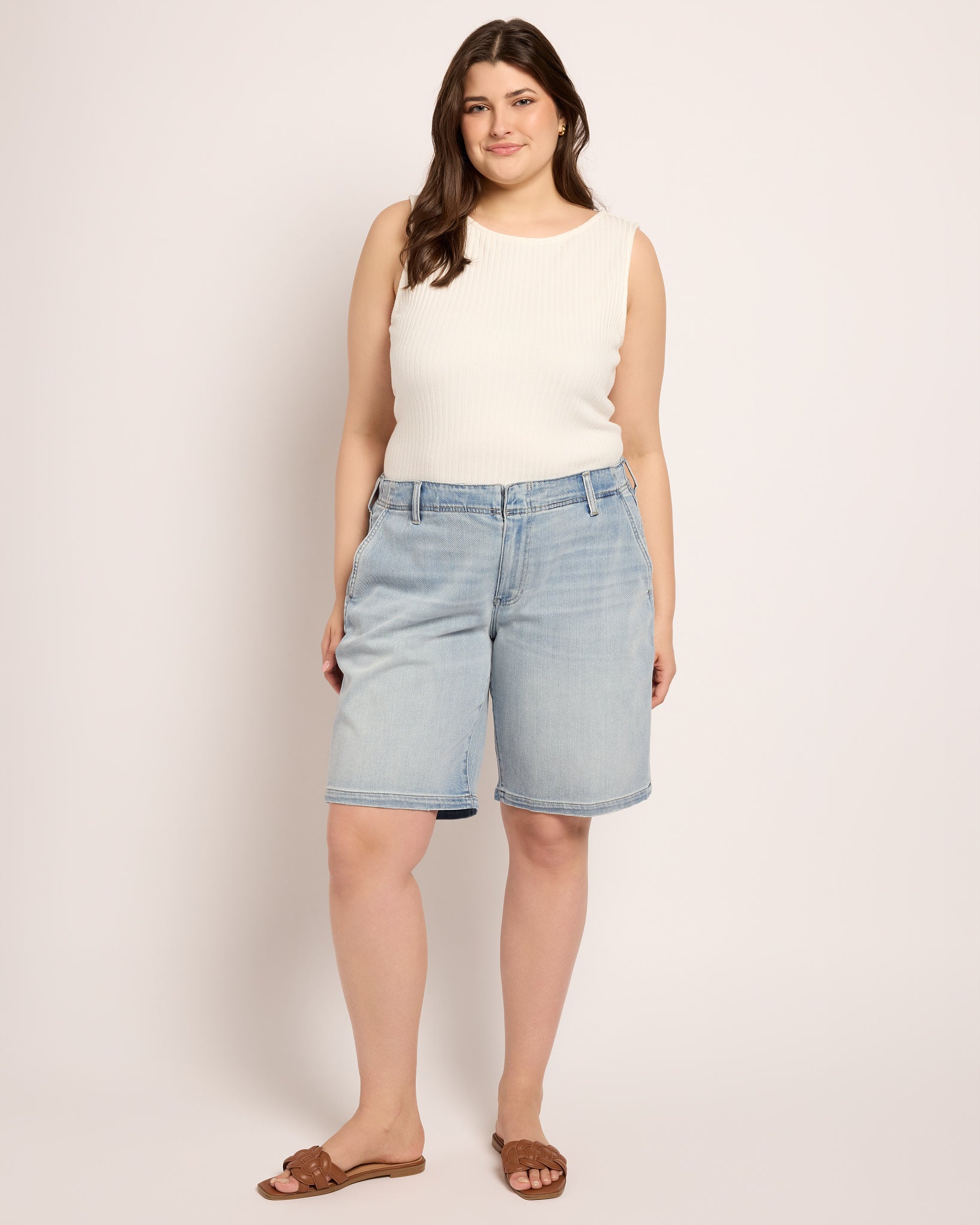 Las Virgenes $|& Liverpool Weekender Relaxed Short - UGC On Fig