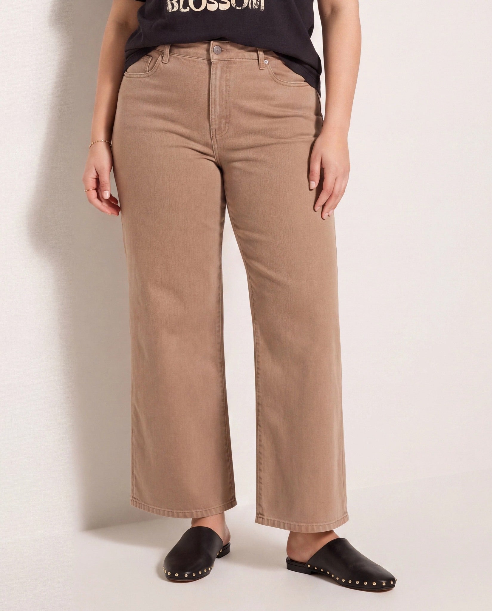 Fawn $|& SEAS Layla Wide Leg Jean - SOF Front