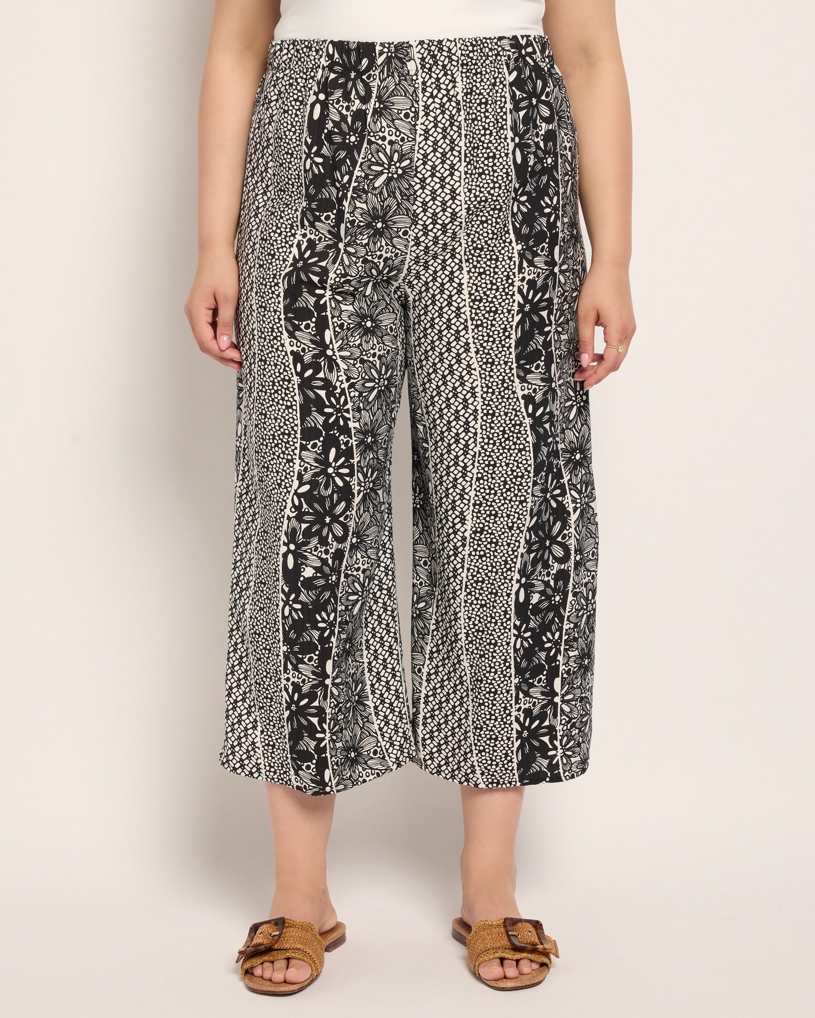 Black/Nat $|& Loveappella Wide Leg Crop Pant - SOF Front