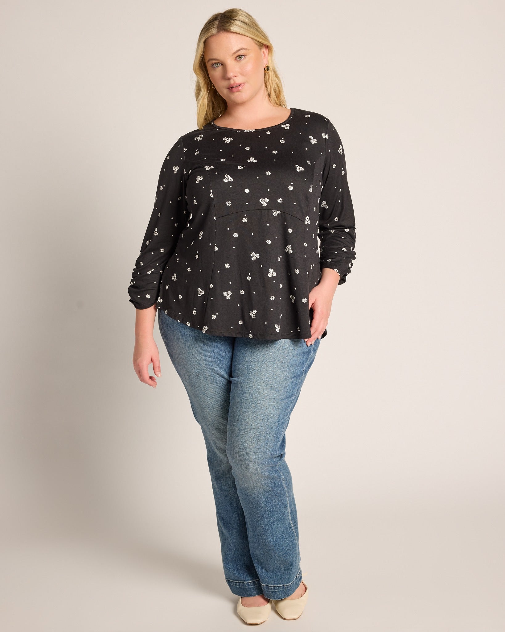 Cream/Black Dottie Floral $|& Bobeau 3/4 Cinch Sleeve Babydoll Top - UGC On Fig