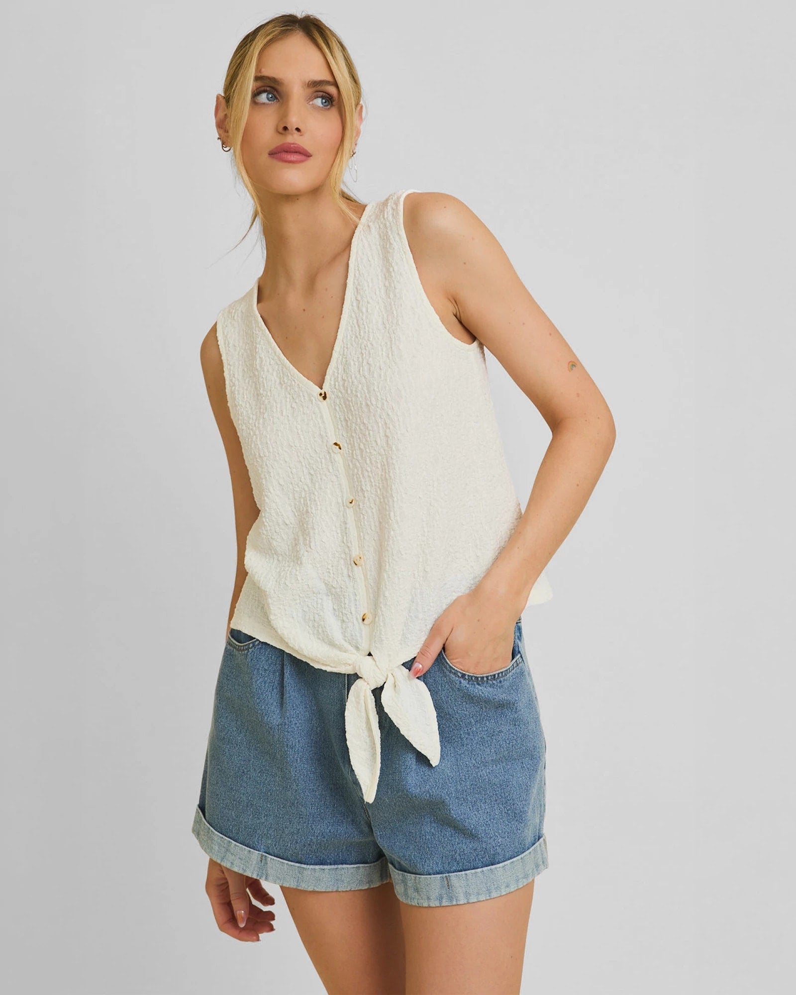 Ivory $|& Gilli Sleeveless Front Tie Tank - VOF Detail