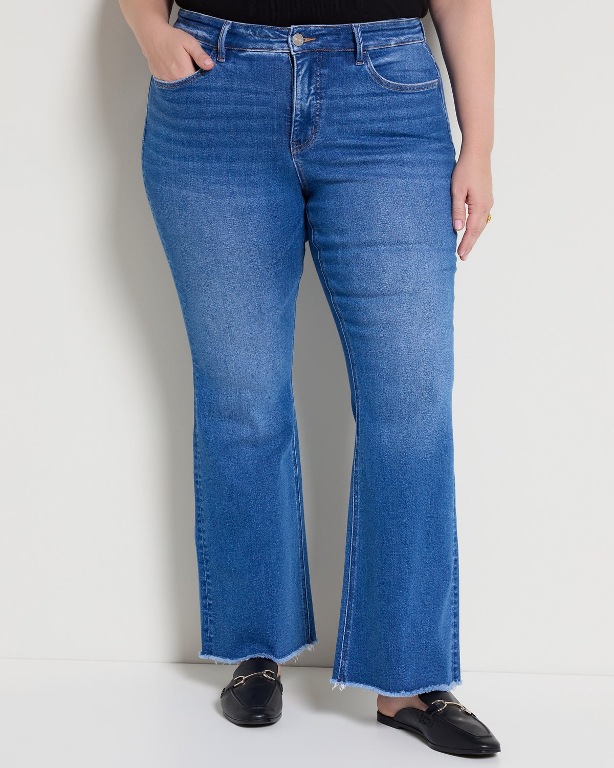 Simple $|& Lovervet Mid Rise Flare - SOF Front