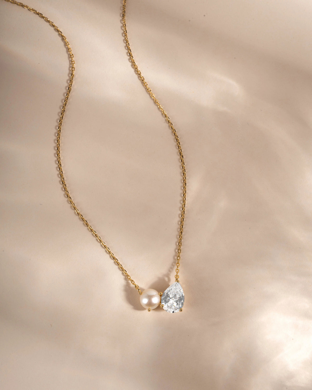 Gold $|& Sami Jewels Toi et Moi Pearl Necklace - VOF Detail