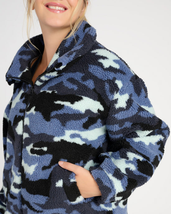 Blue Camo $|& Interval Aspen Zip Front Camo Jacket - SOF Detail
