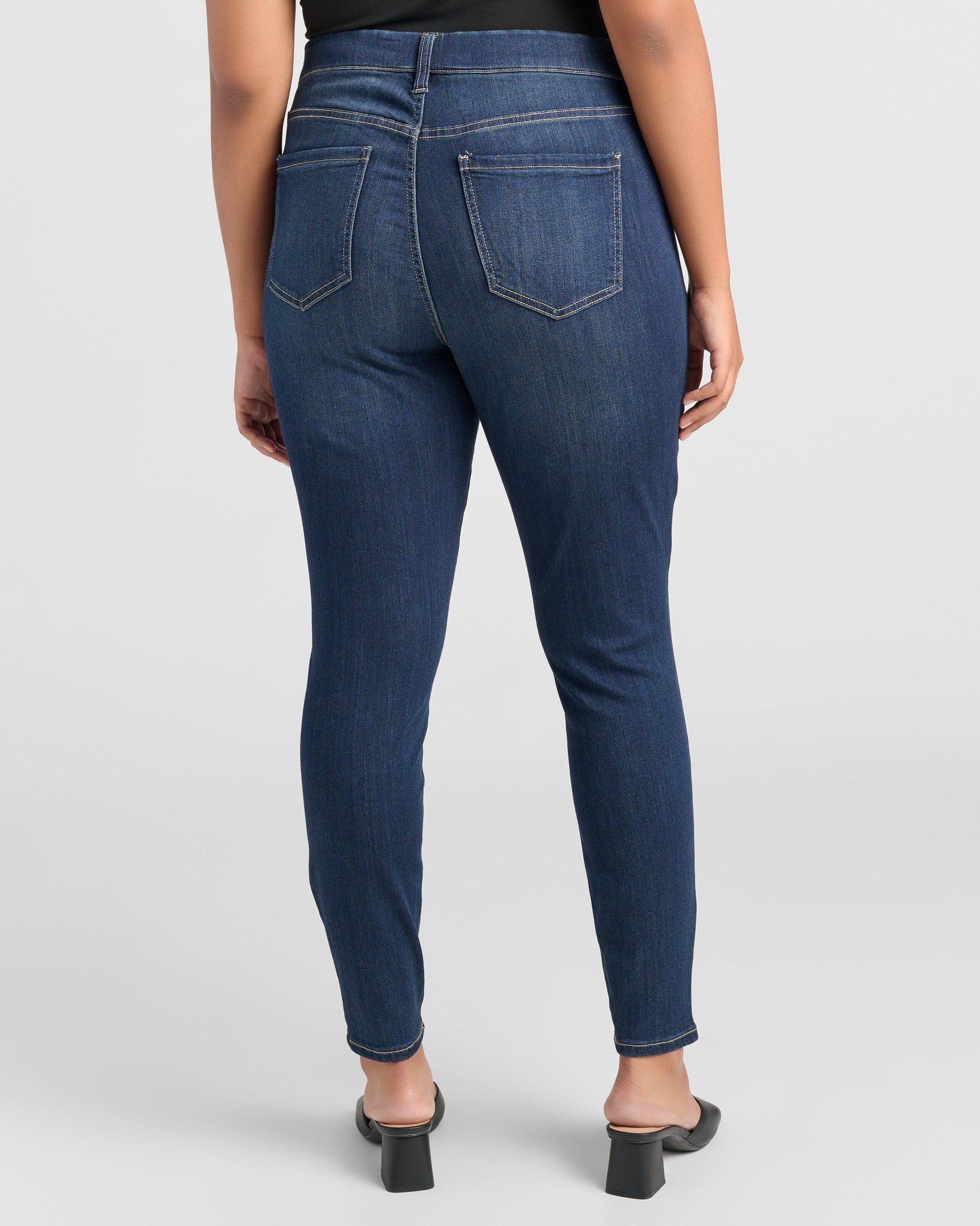 Payette $|& Liverpool Gia Glider - SOF Back