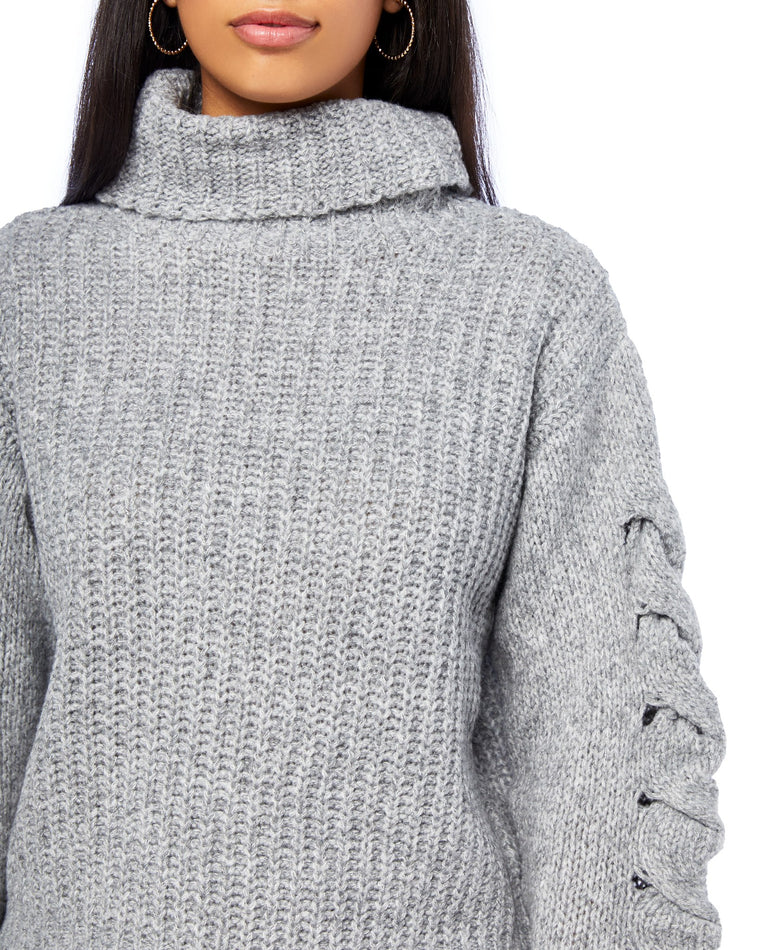H.Grey $|& Vigoss Chunky Cable Sleeve Sweater - SOF Detail