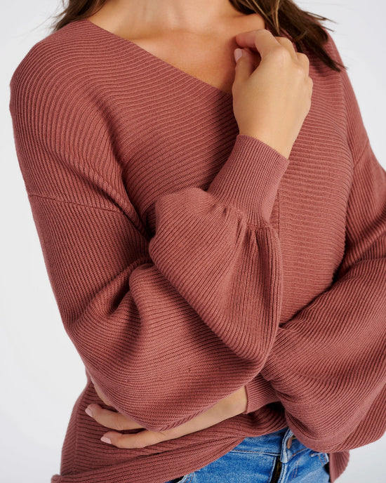 Terra Earth Rust $|& 1. State Ribbed Knit Bubble Sleeve Sweater - SOF Detail