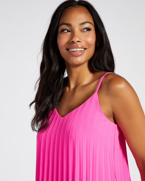 Pretty in Pink $|& Skies Are Blue Sleeveless Pleated Tank - SOF Detail
