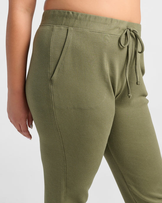 Olive $|& Interval Crescent Jogger - SOF Detail
