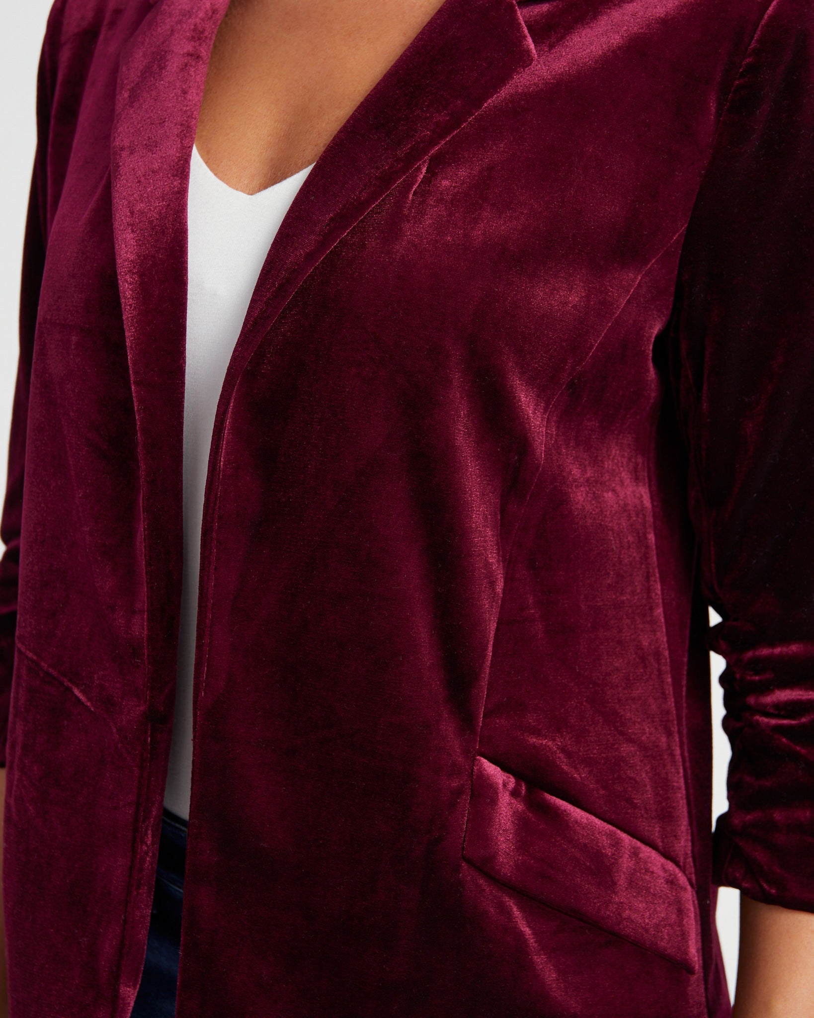 Burgundy $|& Skies Are Blue Velvet Blazer - SOF Detail