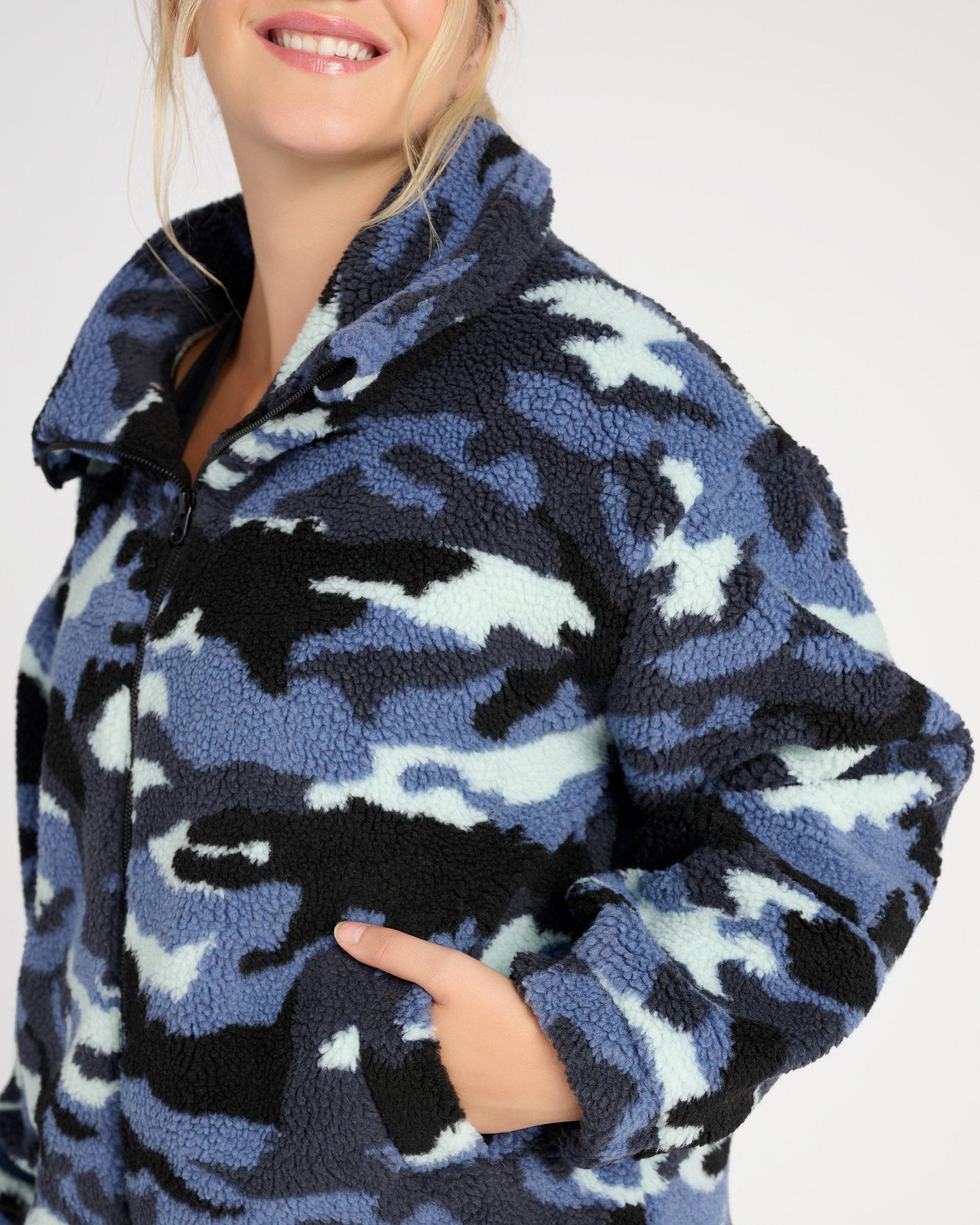 Blue Camo $|& Interval Aspen Zip Front Camo Jacket - SOF Detail
