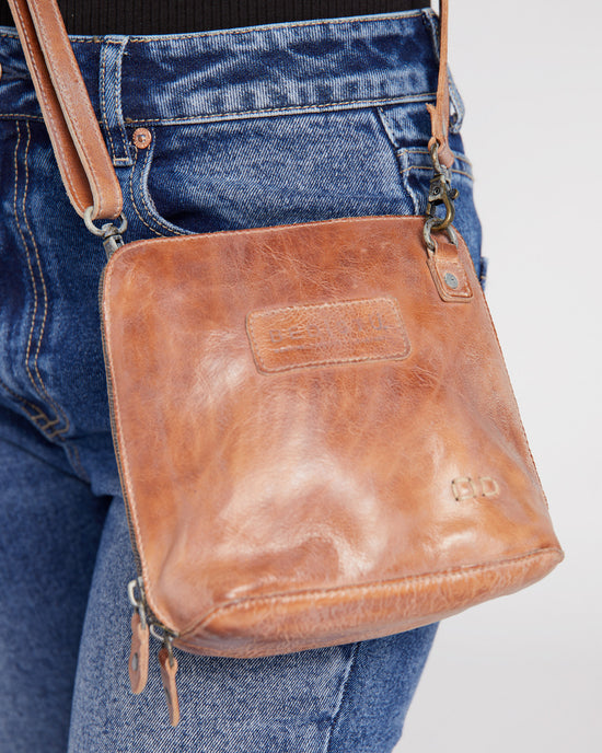 Tan Rustic Mason $|& Bed Stu Ventura Bag - SOF Detail