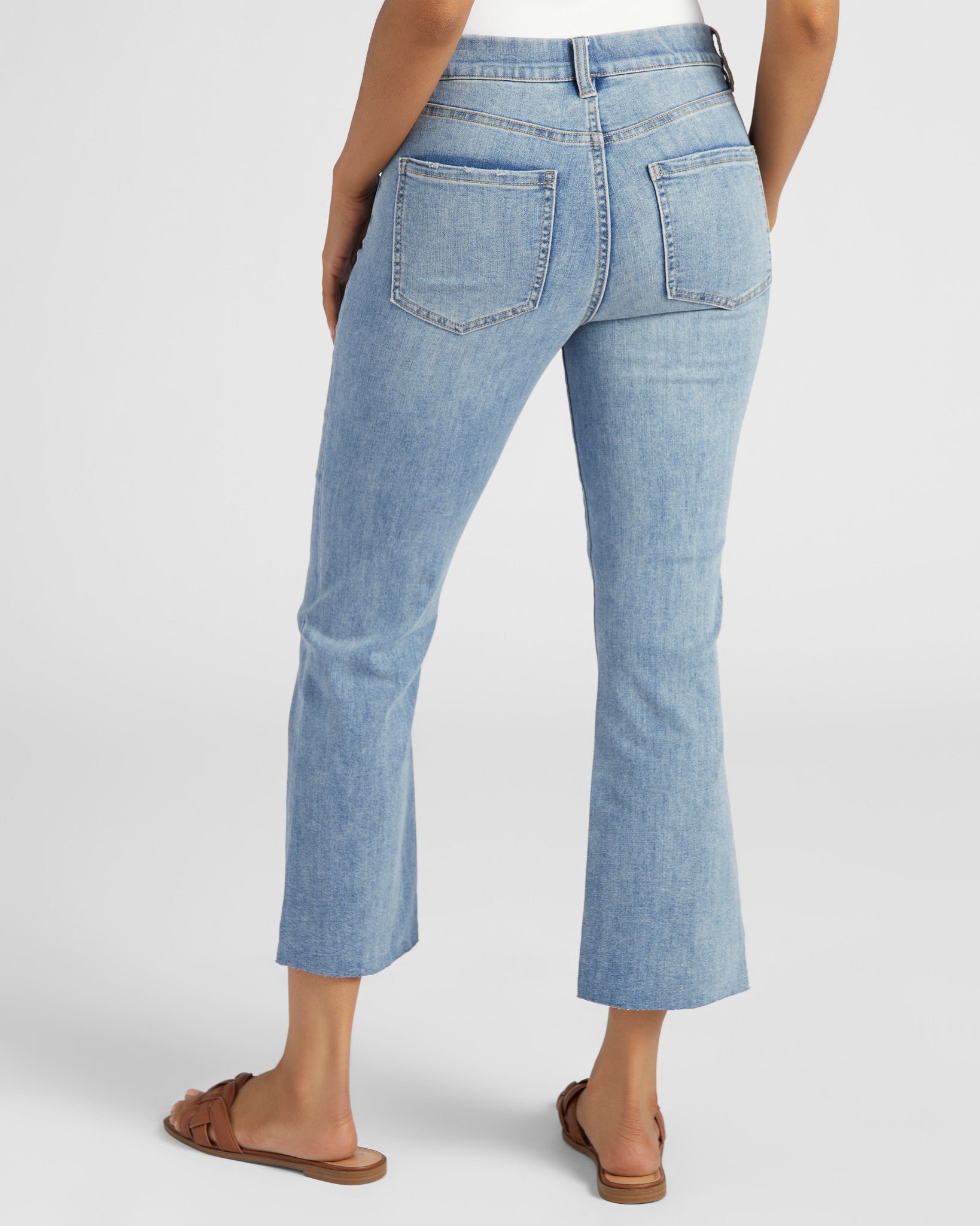Mount Vernon $|& Liverpool Gia Pintuck Crop Flare Jeans - SOF Back