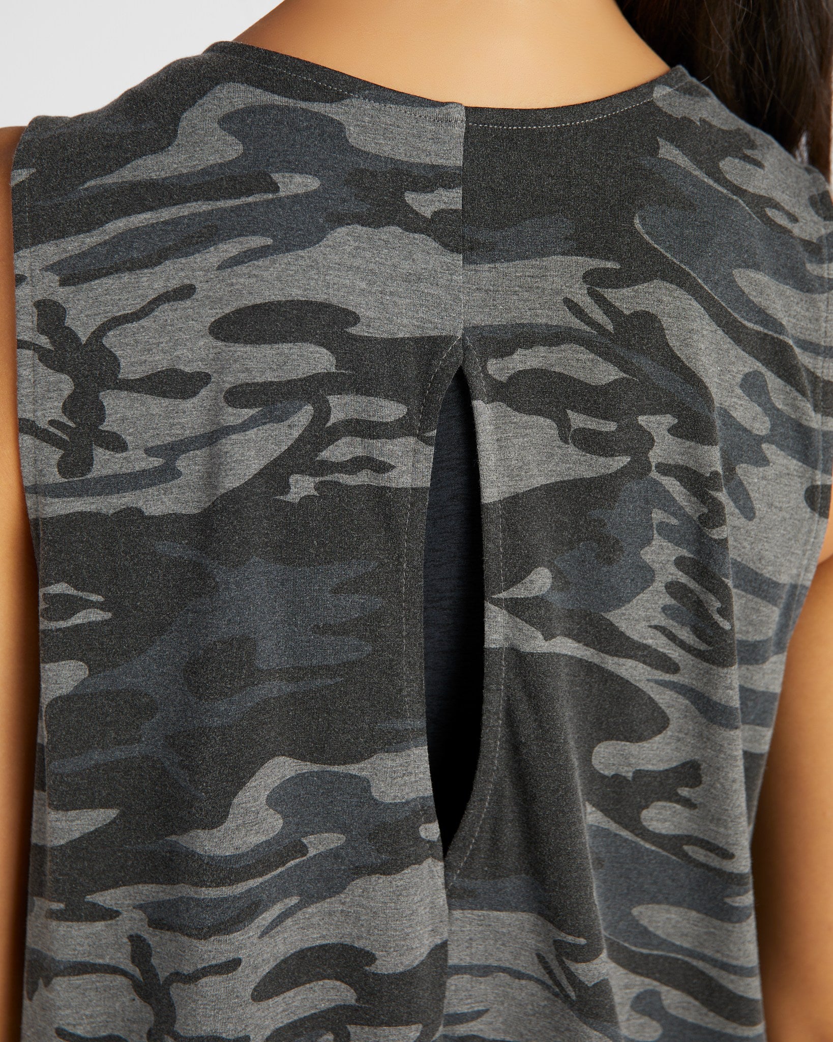 Camo $|& Interval Keyhole Camo Tank - SOF Detail
