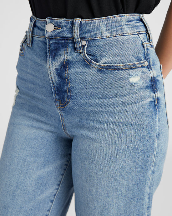 Medium Wash $|& SEAS Joni Wide Leg Distressed Jeans - SOF Detail
